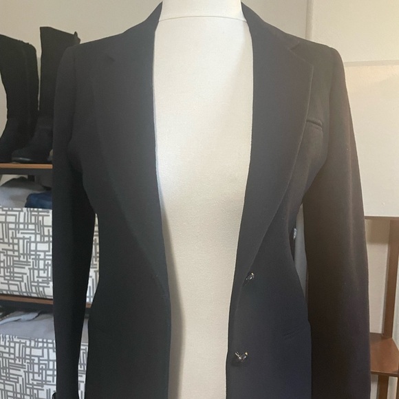 Beautiful structured fit cashmere wool blend black blazer. 2 button front. - Picture 2 of 16
